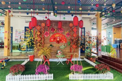 Các bạn đã chuẩn bị cho Tết đến đâu rồi? 🌻🌻                         🌼🌼🌼🌼🌼 🤩🤩 Tết đã đến với Trường Mẫu giáo Vành Khuyên chúng mình rồi nè! 🌸🌸🌸🌸🌸🌸🌸 💫  Các bé ơi, mau đến trường và chụp hình checkin cùng chiếc view Tết năm nay thôi nào ✌️✌️👯👯  🌸🌸🌸 Chào Xuân Ất Tỵ 2025 🌸🌸🌸🌸