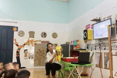 Tiết dạy tốt chào mừng ngày 20/11 Đề tài: Dán hoa tặng cô Gv: H’ Del Lớp: Mầm