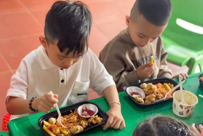 ✌️✌️TIỆC BUFET ngày Noel lạnh giá cho các Vành Khuyên nhỏ! 🎀🎀 Team Vành Khuyên chúng con  CẢM ƠN và  mãi iu các mẹ, các cô.  💐💐💐 Chúc mọi người một ngày Giáng sinh thật vui ❤️❤️ 25/12/2024 – Christmas Day ♥️