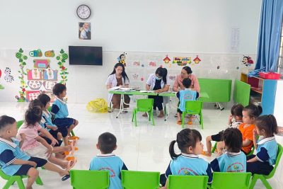 Khám sức khỏe cho trẻ. Gv Trần Thị Na. Lớp Mầm
