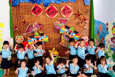 Bé vui trung thu ( Coi múa lân, làm bánh, làm lồng đèn). Gv Trần Thị Na. Lớp Mầm